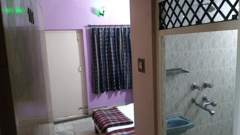 ורנאסי Leela Guest House מראה חיצוני תמונה