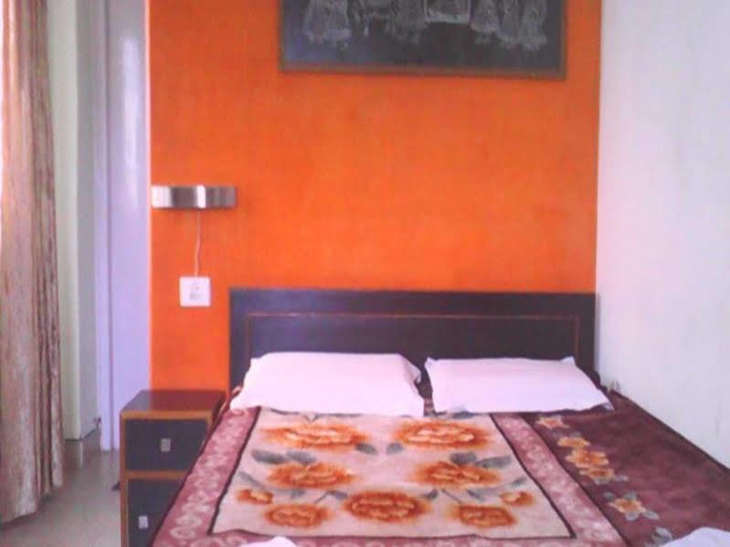 ורנאסי Leela Guest House מראה חיצוני תמונה