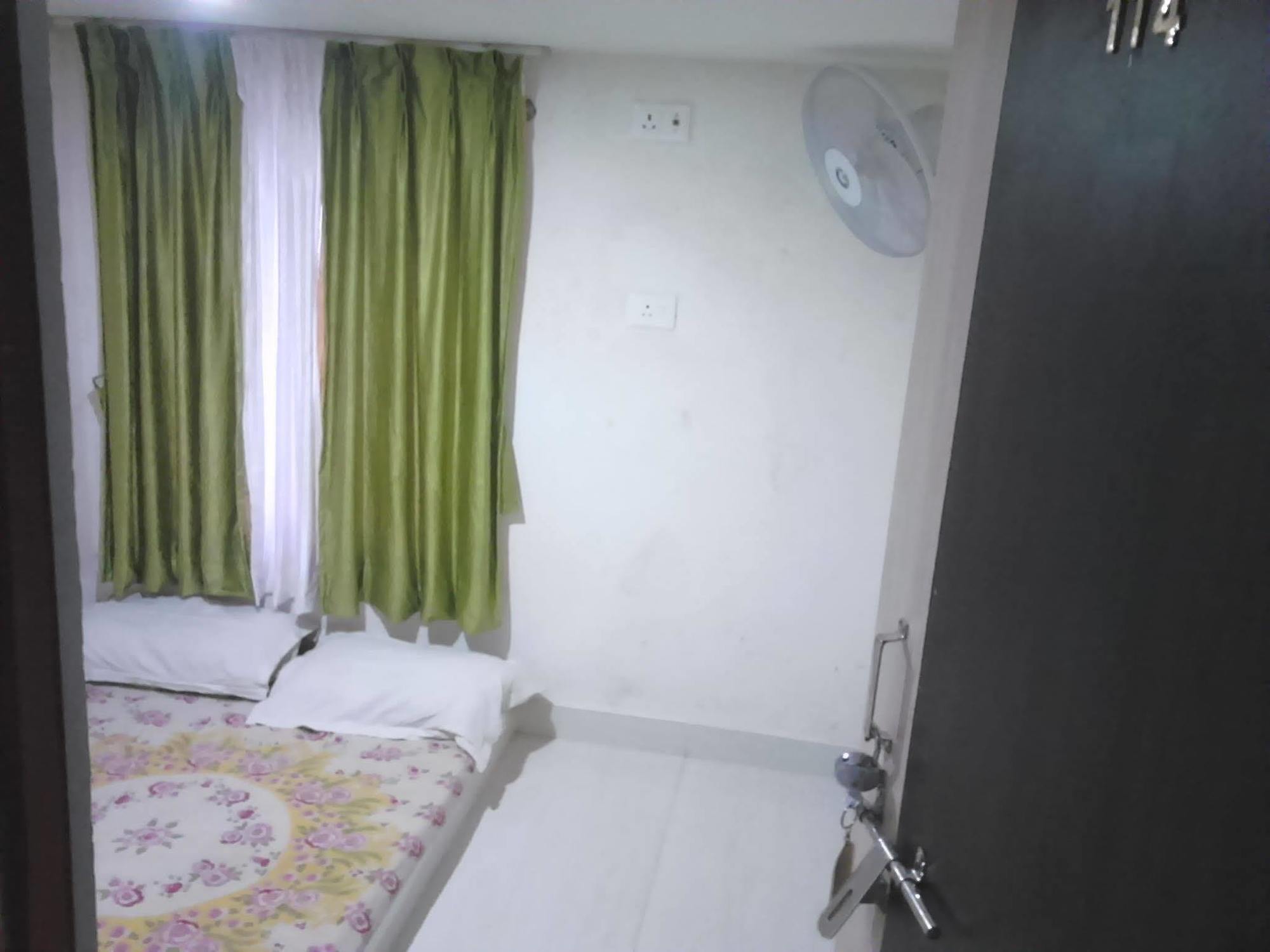ורנאסי Leela Guest House מראה חיצוני תמונה