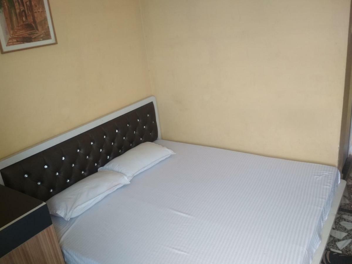 ורנאסי Leela Guest House מראה חיצוני תמונה