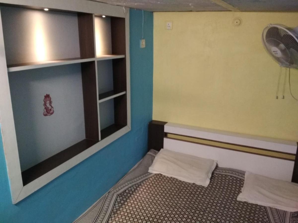 ורנאסי Leela Guest House מראה חיצוני תמונה